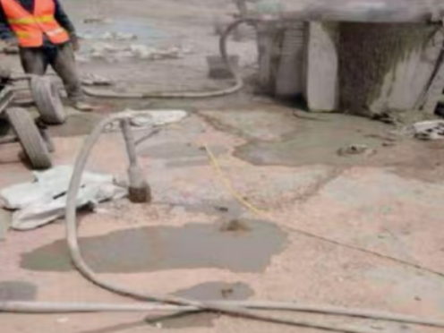 科尔沁水泥混凝土路面板底注浆技术 路面脱空注浆整治方案