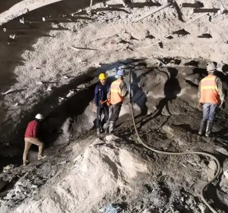 科尔沁拱顶带模注浆料的施工流程及注意事项